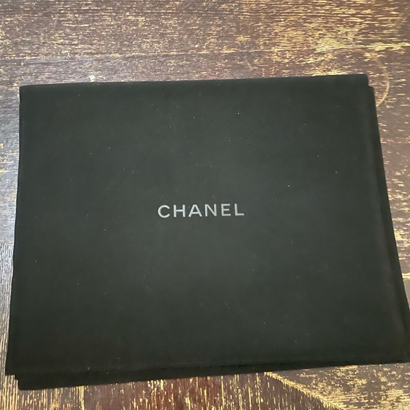 Chanel Faux Pearl + Resin Bead Necklace - Picture 4 of 11